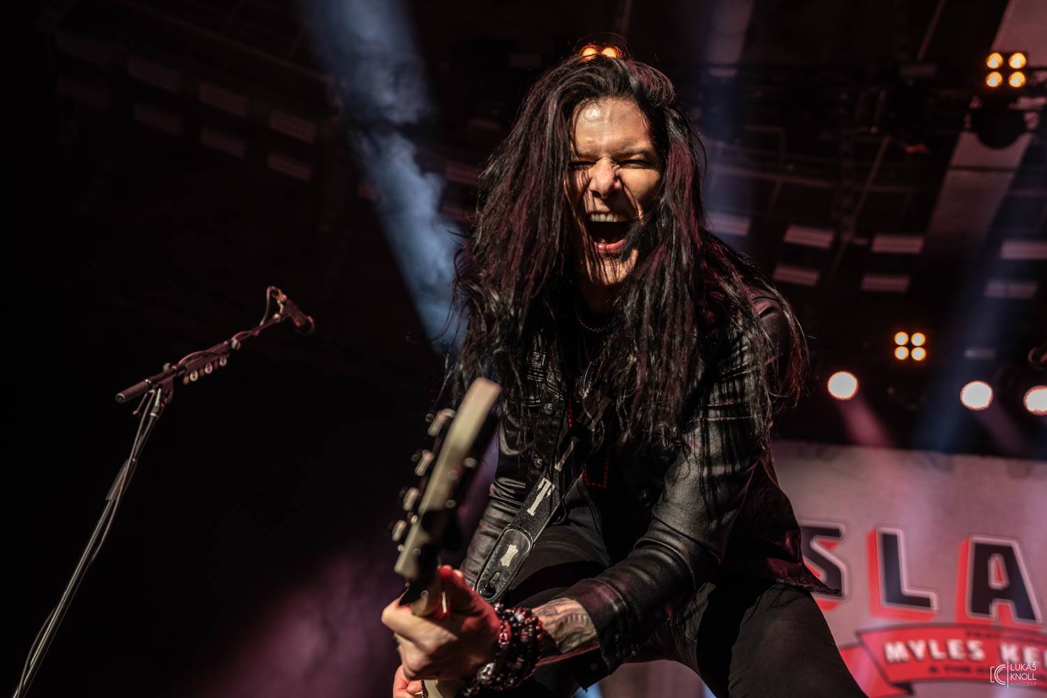 Slash s Mylesem Kennedym & Conspirators přivezli do Brna nové album