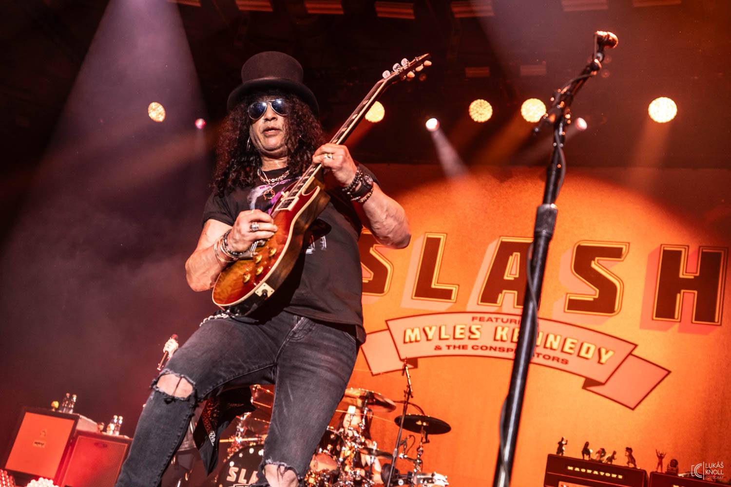 Slash s Mylesem Kennedym & Conspirators přivezli do Brna nové album