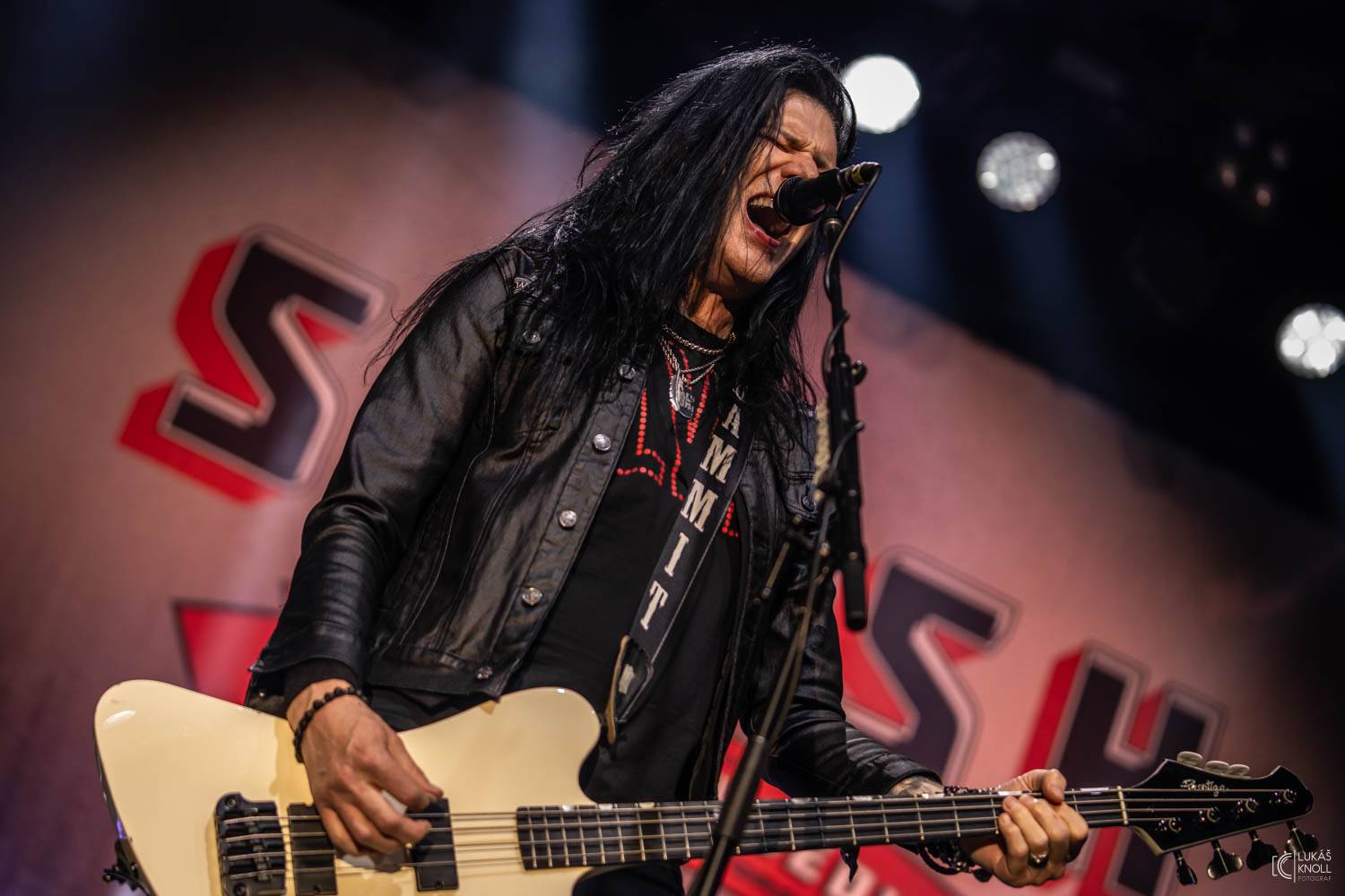 Slash s Mylesem Kennedym & Conspirators přivezli do Brna nové album