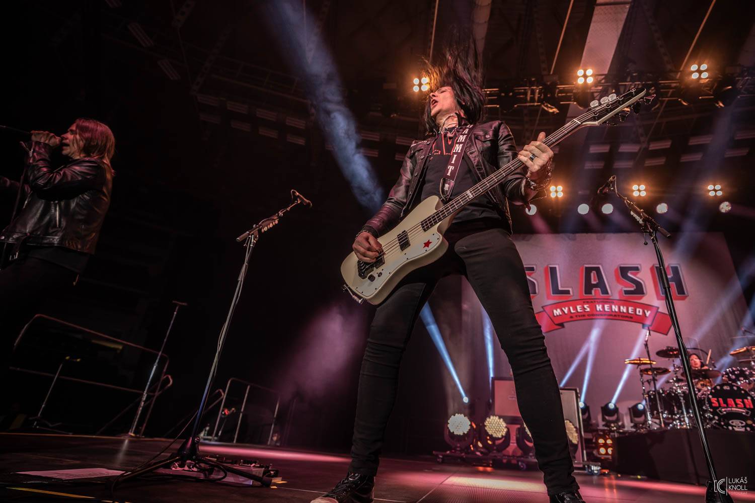 Slash s Mylesem Kennedym & Conspirators přivezli do Brna nové album