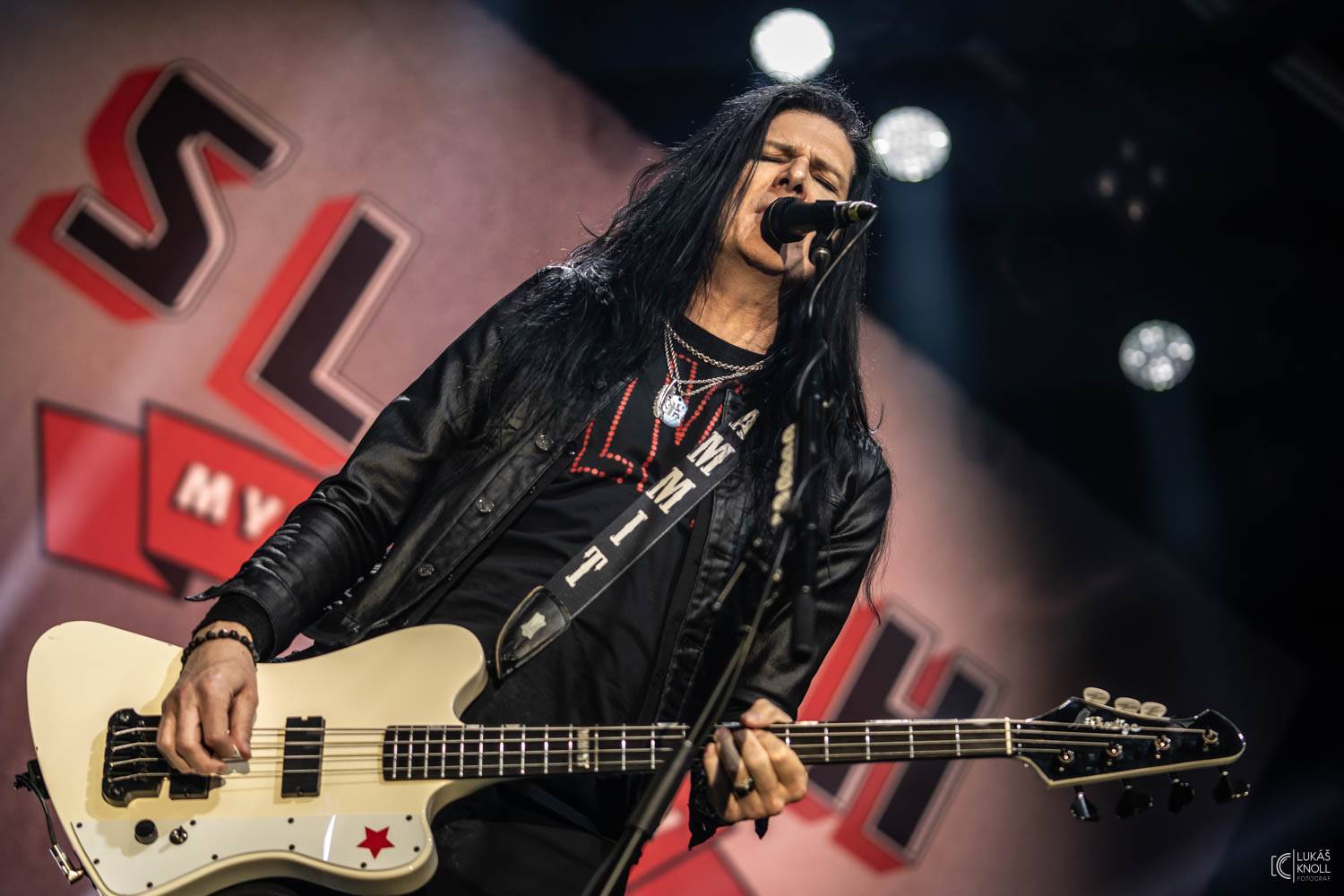 Slash s Mylesem Kennedym & Conspirators přivezli do Brna nové album