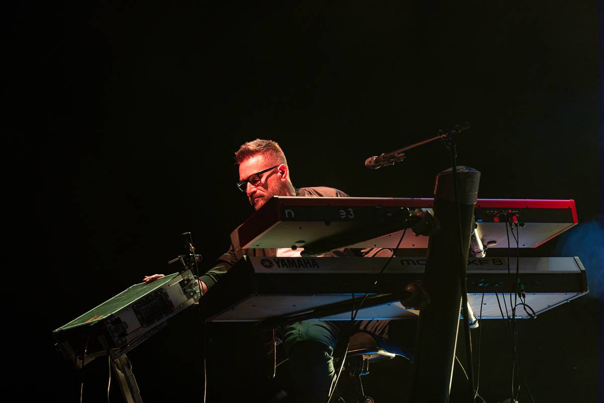 Pražský koncert No Name byl zároveň stand-upem Igora Timka. Svými průpovídkami bavil O2 universum