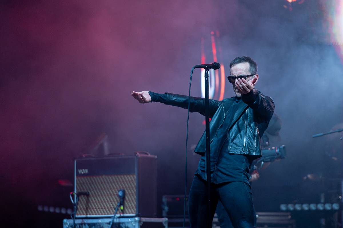 Pražský koncert No Name byl zároveň stand-upem Igora Timka. Svými průpovídkami bavil O2 universum