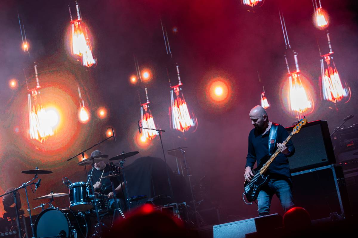 Pražský koncert No Name byl zároveň stand-upem Igora Timka. Svými průpovídkami bavil O2 universum