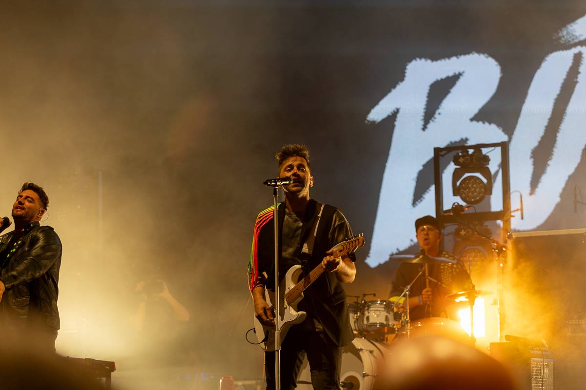 Pražský koncert No Name byl zároveň stand-upem Igora Timka. Svými průpovídkami bavil O2 universum