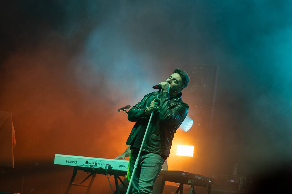 Pražský koncert No Name byl zároveň stand-upem Igora Timka. Svými průpovídkami bavil O2 universum