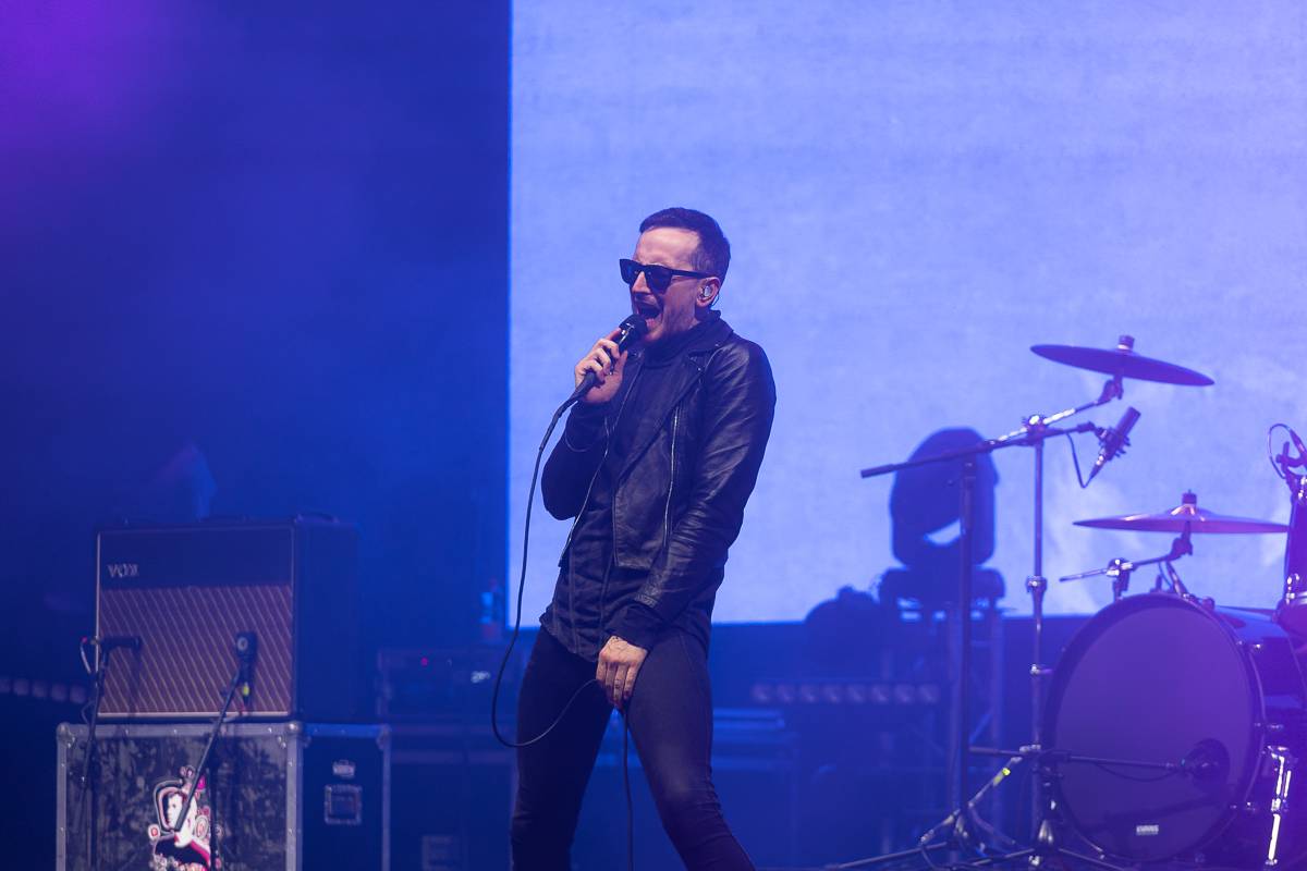 Pražský koncert No Name byl zároveň stand-upem Igora Timka. Svými průpovídkami bavil O2 universum