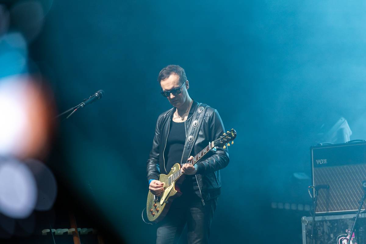 Pražský koncert No Name byl zároveň stand-upem Igora Timka. Svými průpovídkami bavil O2 universum