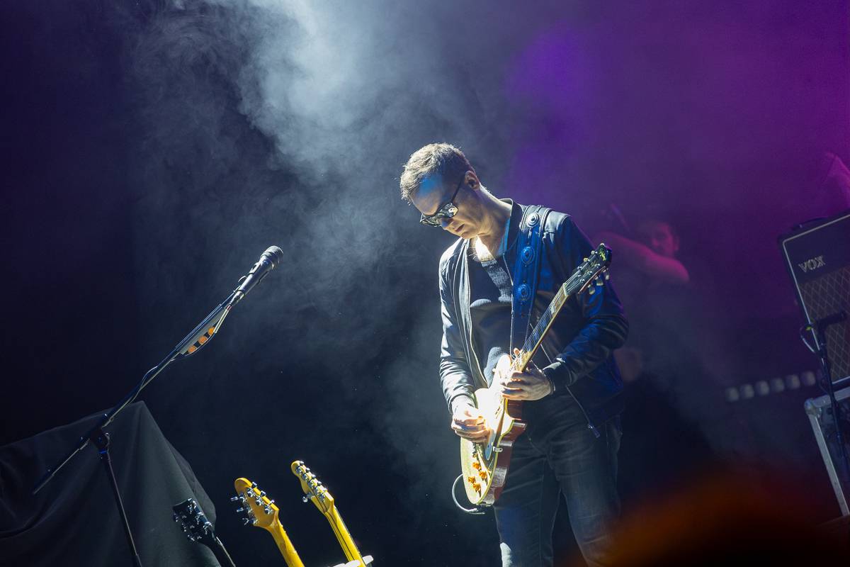 Pražský koncert No Name byl zároveň stand-upem Igora Timka. Svými průpovídkami bavil O2 universum