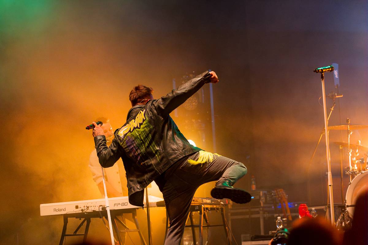 Pražský koncert No Name byl zároveň stand-upem Igora Timka. Svými průpovídkami bavil O2 universum