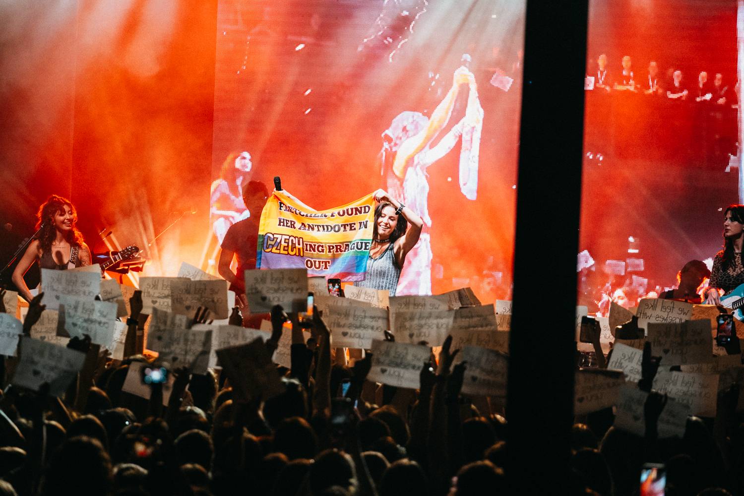 Fletcher v SaSaZu odhazovala svršky, fanouškům představila nové album