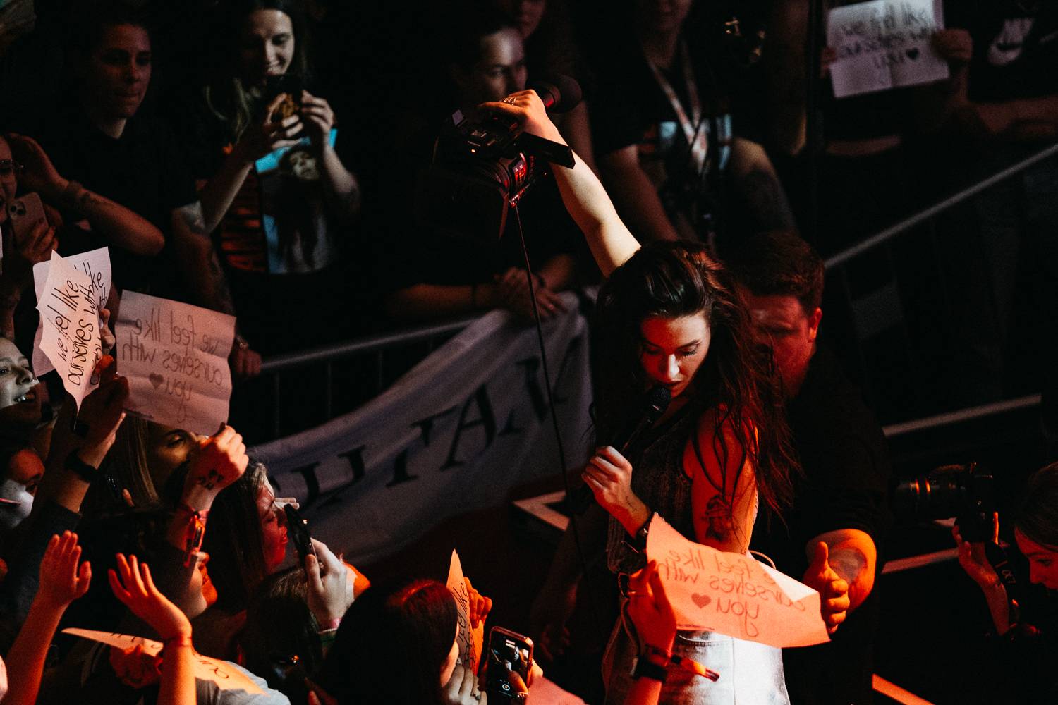 Fletcher v SaSaZu odhazovala svršky, fanouškům představila nové album