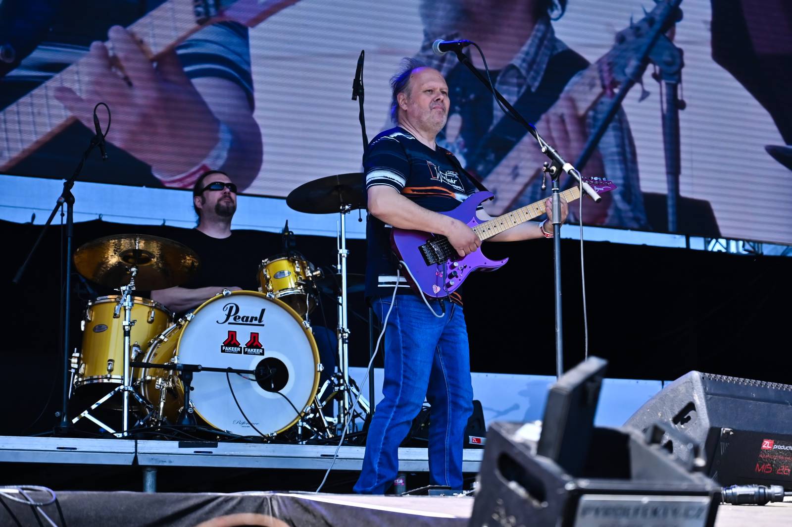 Pražský Majáles: Program uzavírali Chinaski, Mirai zpíval o dlouhých nohách šestnáctileté fanynky