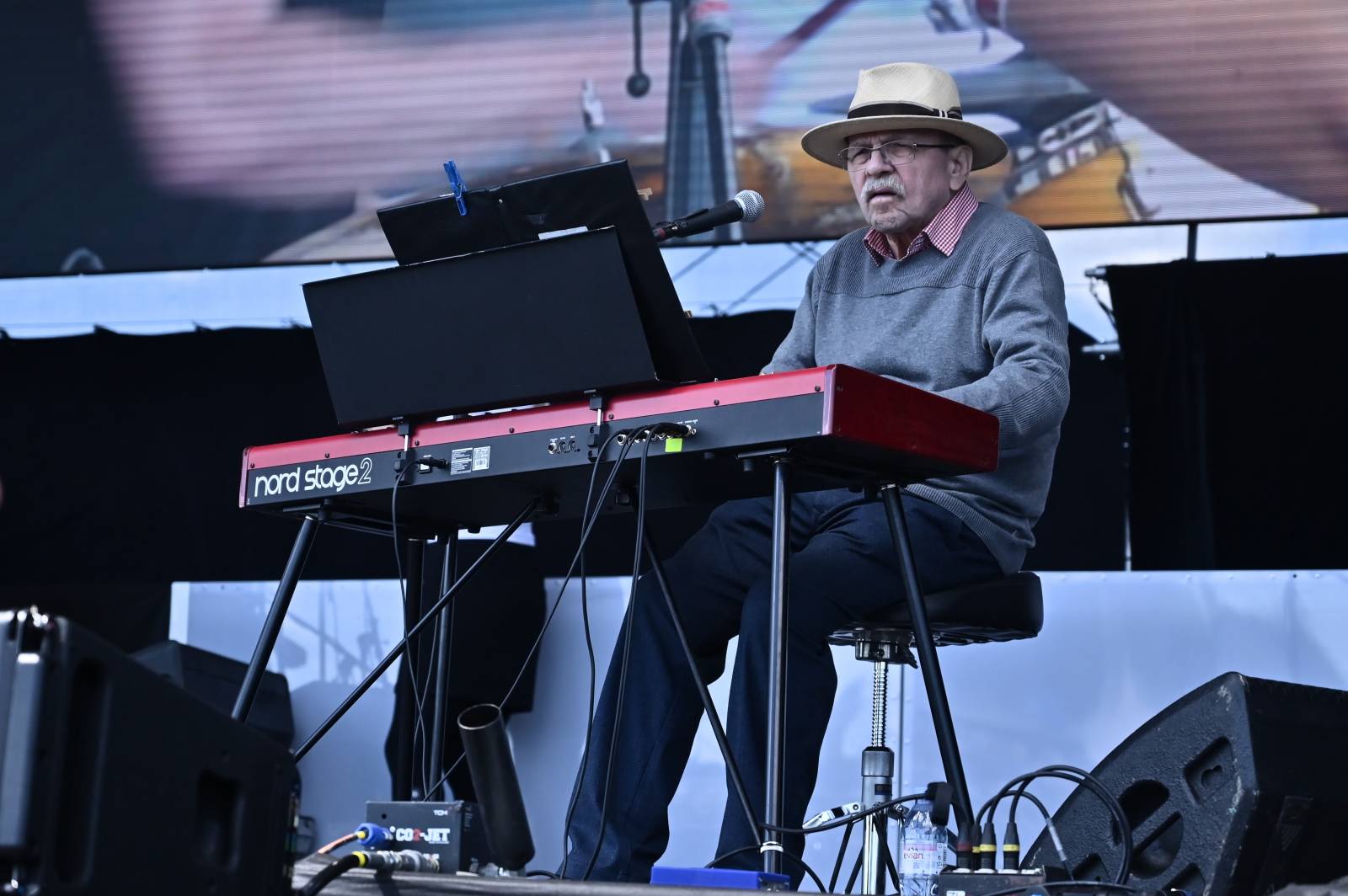 Pražský Majáles: Program uzavírali Chinaski, Mirai zpíval o dlouhých nohách šestnáctileté fanynky