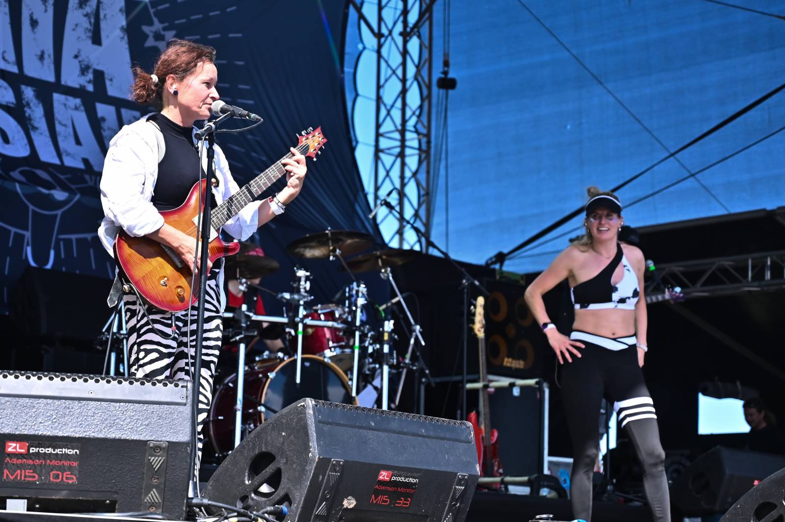 Pražský Majáles: Program uzavírali Chinaski, Mirai zpíval o dlouhých nohách šestnáctileté fanynky