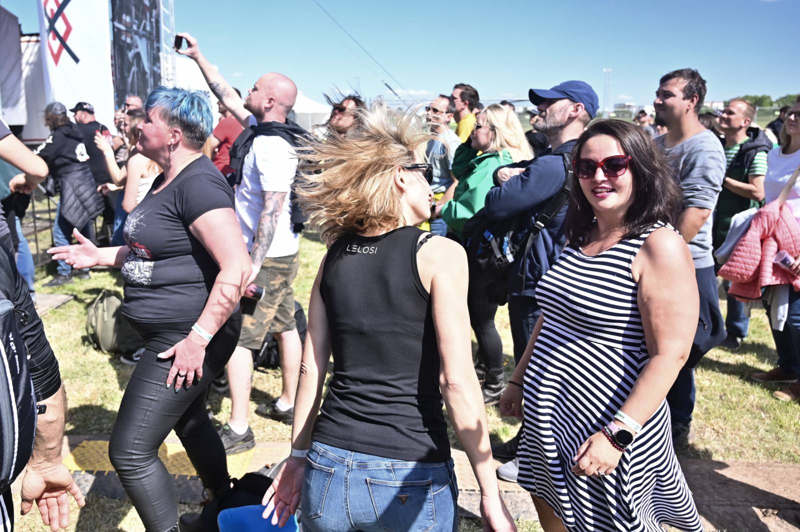 Pražský Majáles: Program uzavírali Chinaski, Mirai zpíval o dlouhých nohách šestnáctileté fanynky