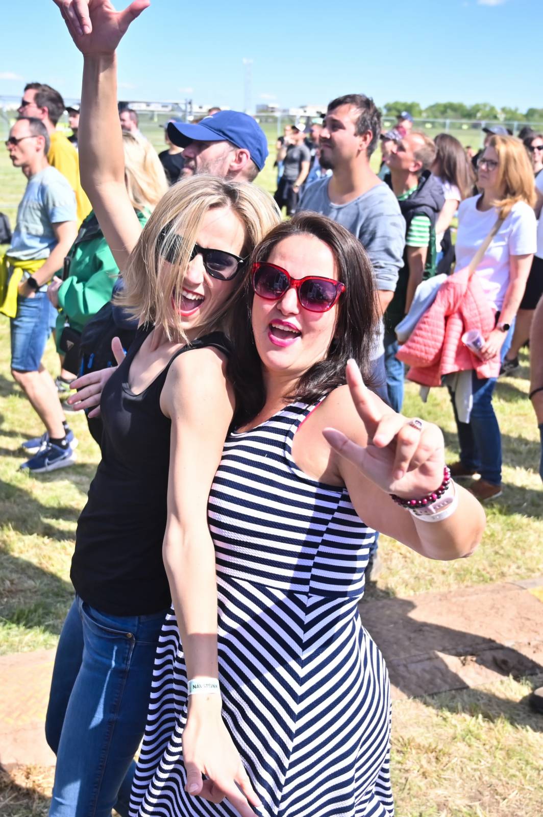 Pražský Majáles: Program uzavírali Chinaski, Mirai zpíval o dlouhých nohách šestnáctileté fanynky