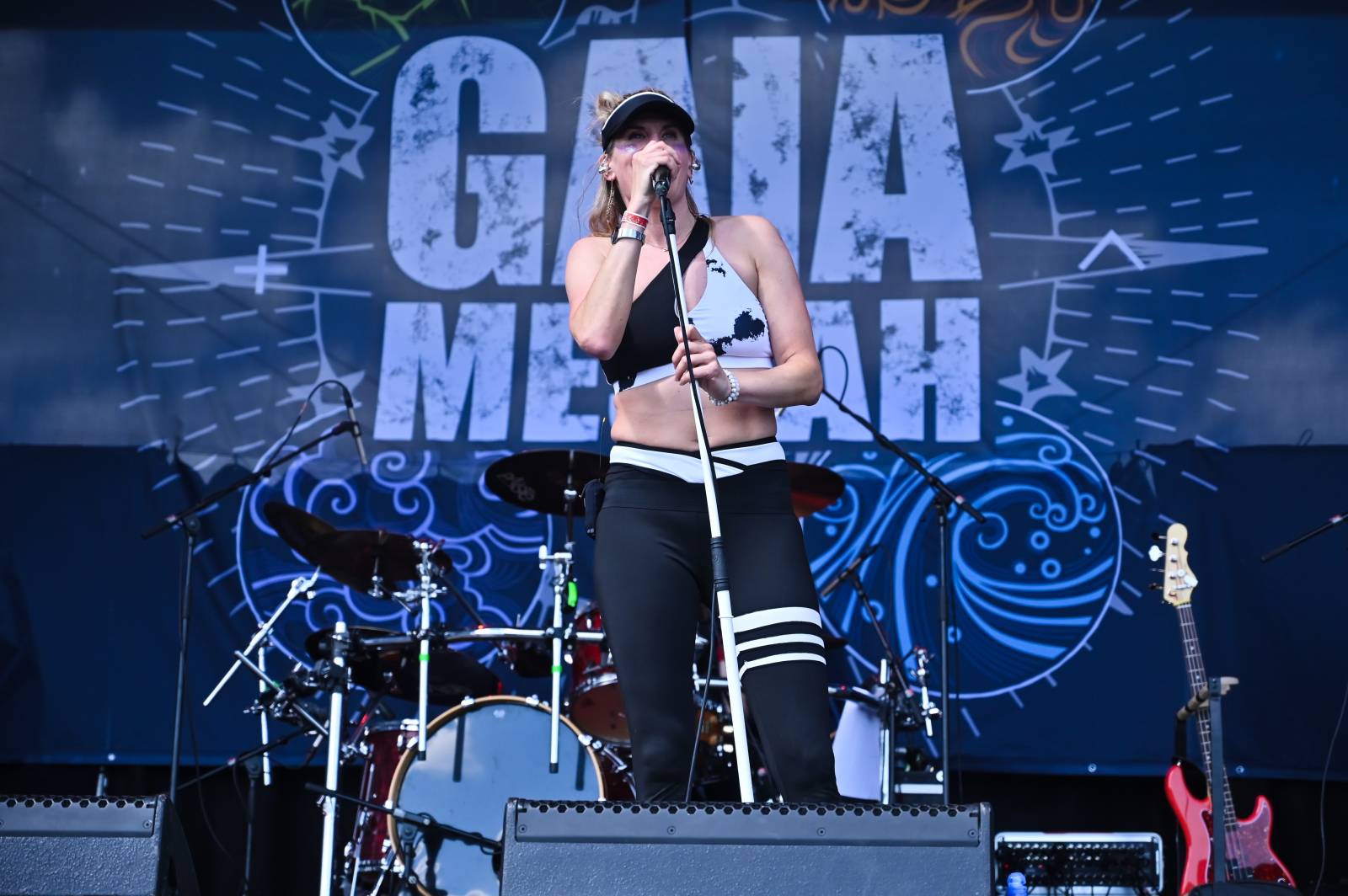 Pražský Majáles: Program uzavírali Chinaski, Mirai zpíval o dlouhých nohách šestnáctileté fanynky