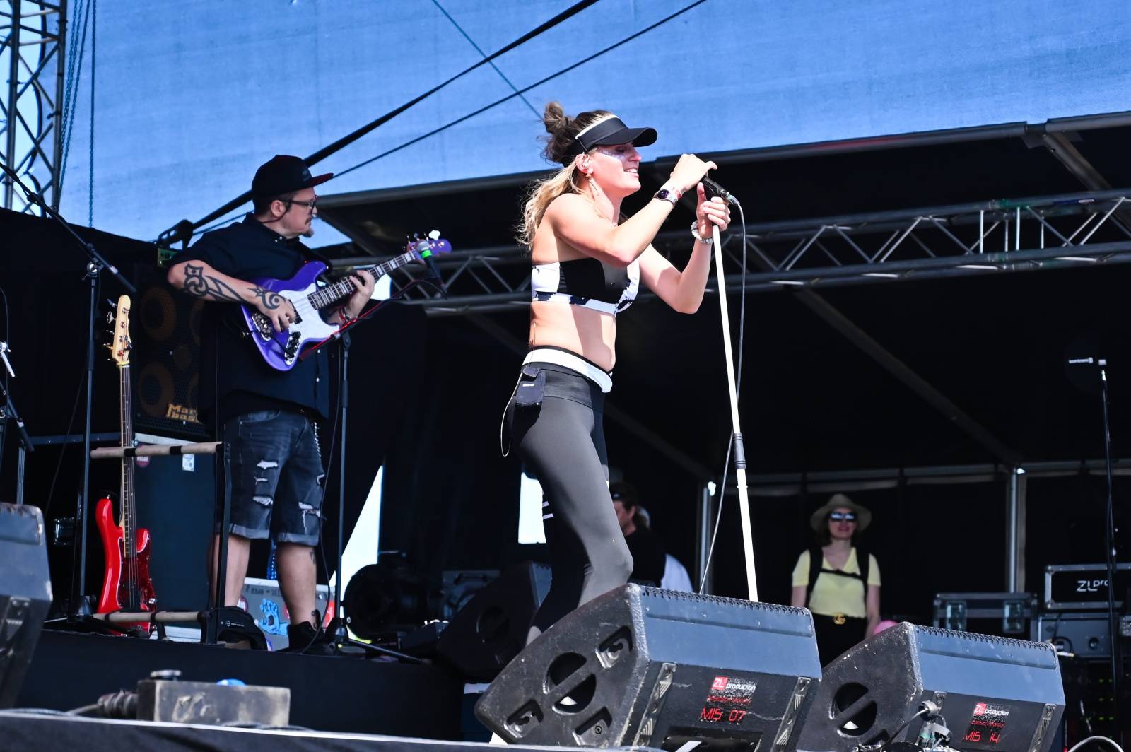 Pražský Majáles: Program uzavírali Chinaski, Mirai zpíval o dlouhých nohách šestnáctileté fanynky