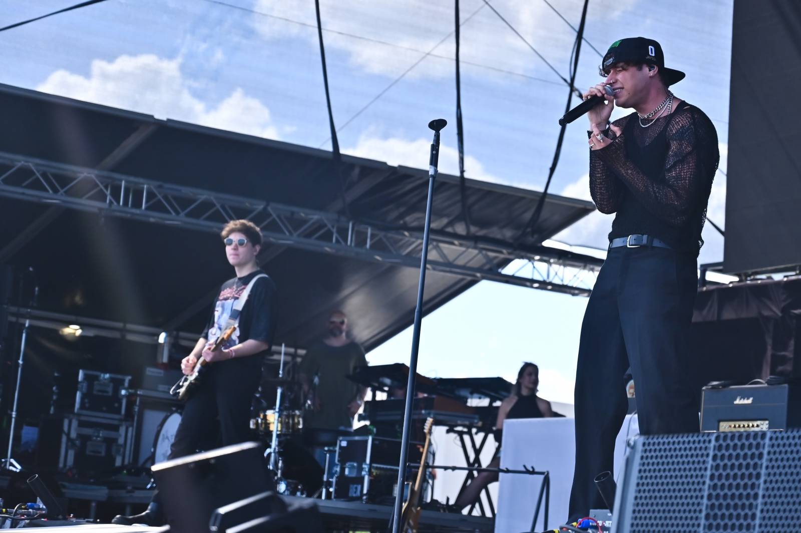 Pražský Majáles: Program uzavírali Chinaski, Mirai zpíval o dlouhých nohách šestnáctileté fanynky