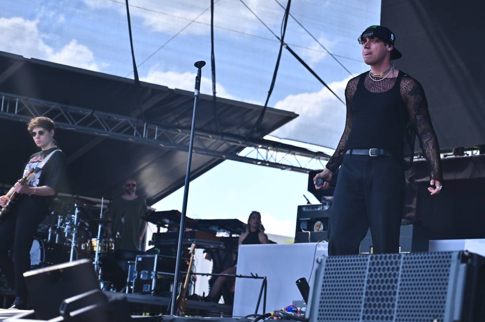 Pražský Majáles: Program uzavírali Chinaski, Mirai zpíval o dlouhých nohách šestnáctileté fanynky