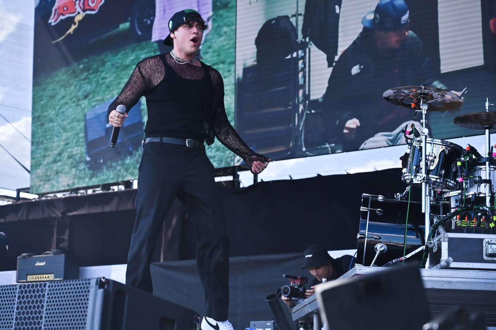 Pražský Majáles: Program uzavírali Chinaski, Mirai zpíval o dlouhých nohách šestnáctileté fanynky