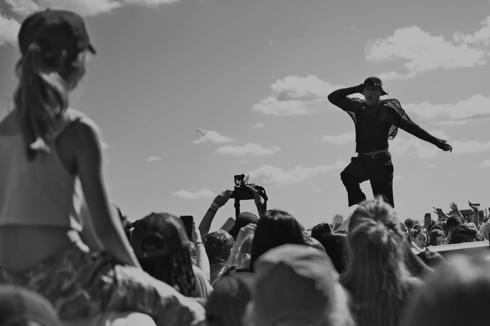 Pražský Majáles: Program uzavírali Chinaski, Mirai zpíval o dlouhých nohách šestnáctileté fanynky