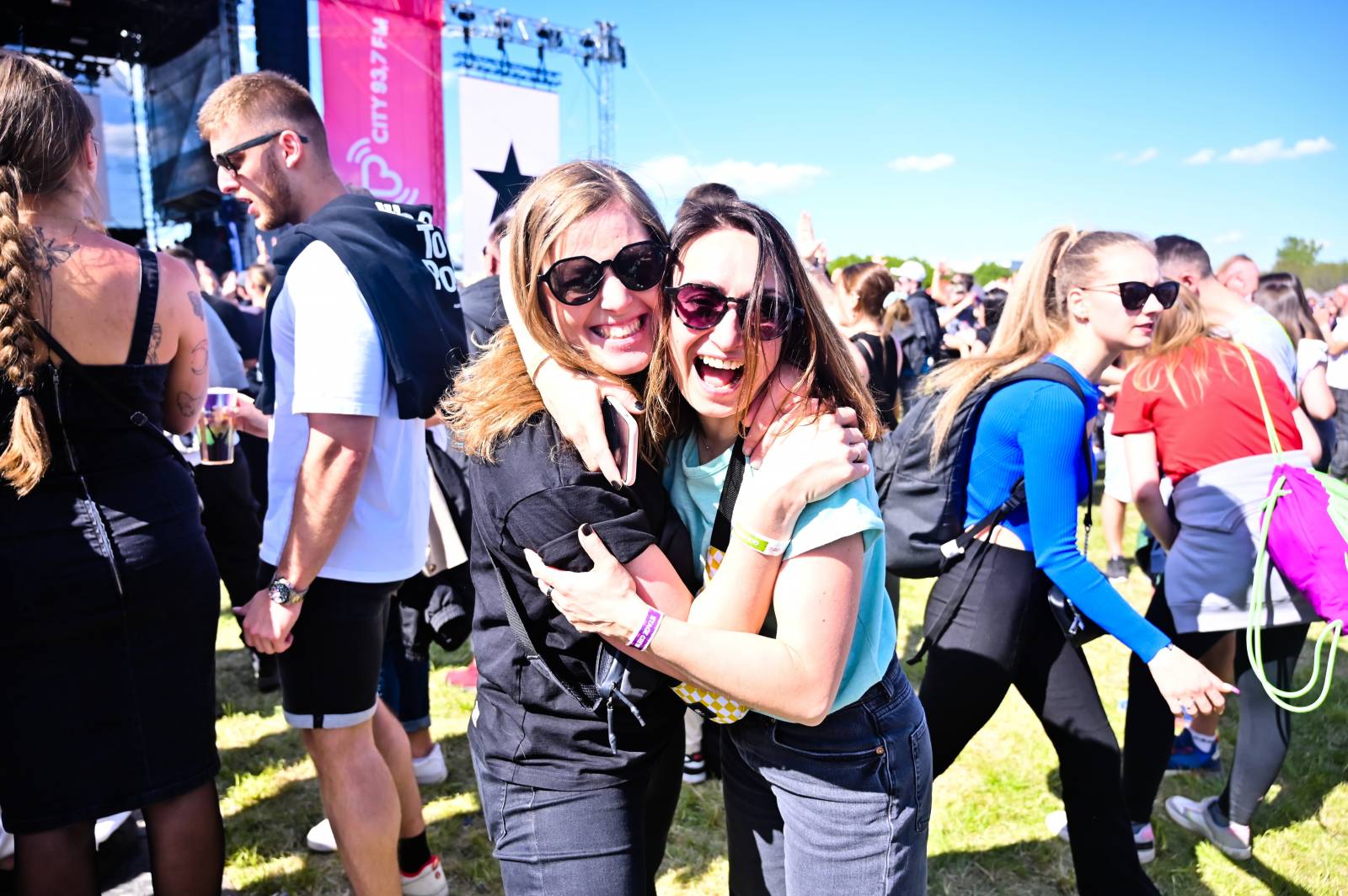 Pražský Majáles: Program uzavírali Chinaski, Mirai zpíval o dlouhých nohách šestnáctileté fanynky