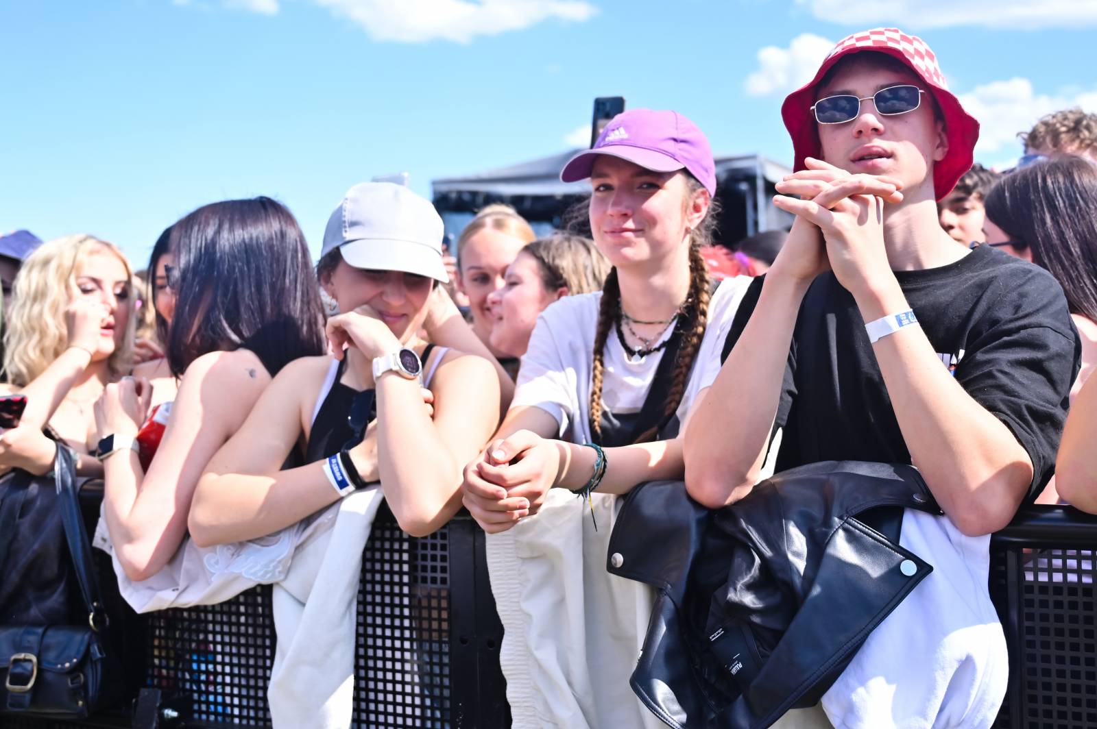 Pražský Majáles: Program uzavírali Chinaski, Mirai zpíval o dlouhých nohách šestnáctileté fanynky