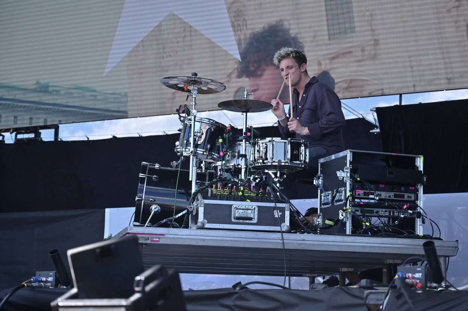 Pražský Majáles: Program uzavírali Chinaski, Mirai zpíval o dlouhých nohách šestnáctileté fanynky