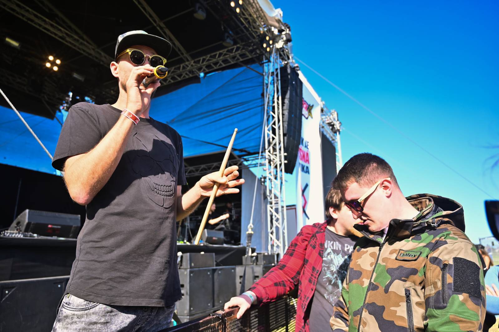 Pražský Majáles: Program uzavírali Chinaski, Mirai zpíval o dlouhých nohách šestnáctileté fanynky