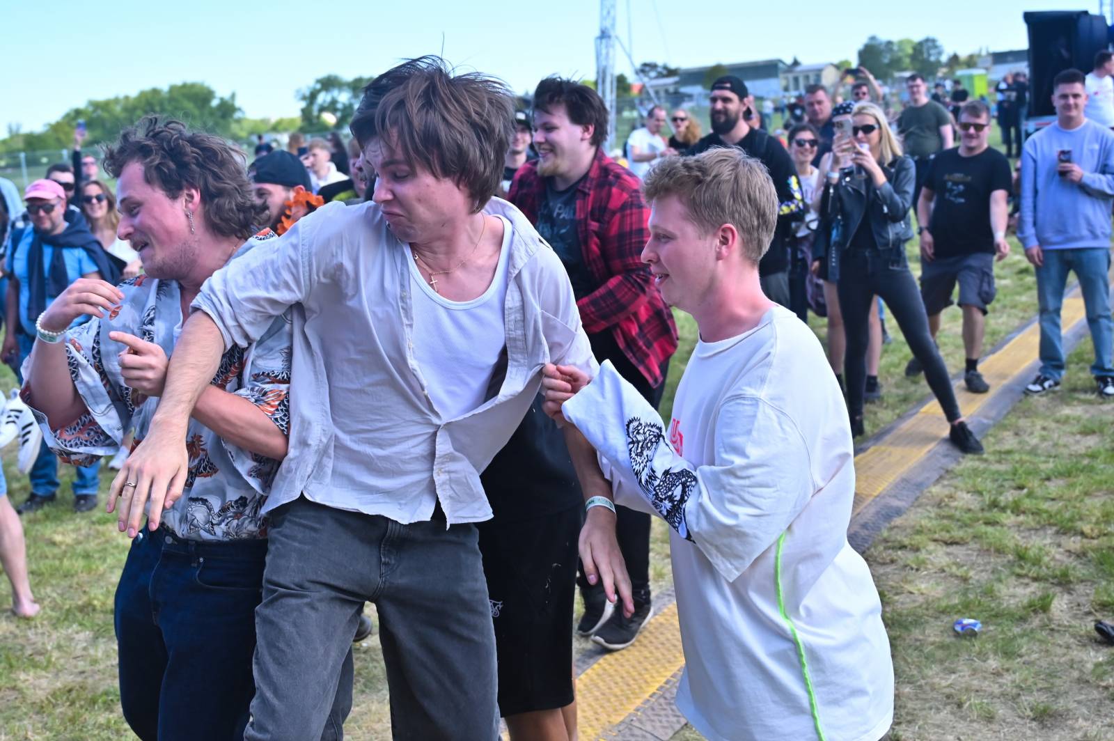 Pražský Majáles: Program uzavírali Chinaski, Mirai zpíval o dlouhých nohách šestnáctileté fanynky