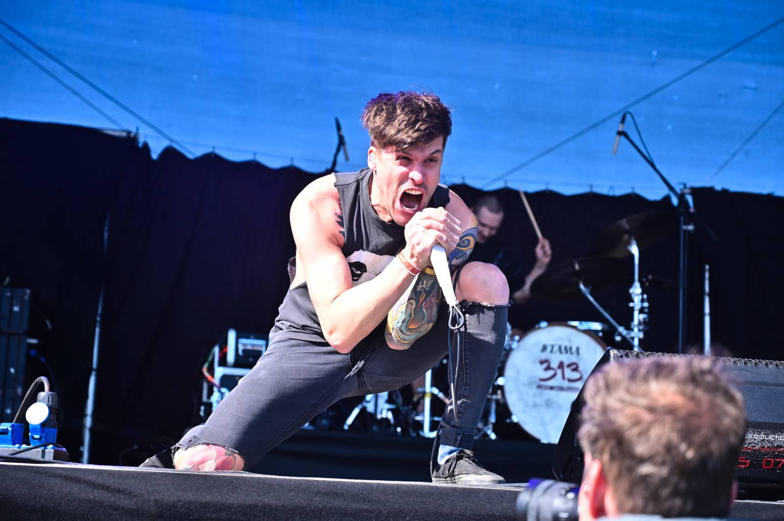 Pražský Majáles: Program uzavírali Chinaski, Mirai zpíval o dlouhých nohách šestnáctileté fanynky