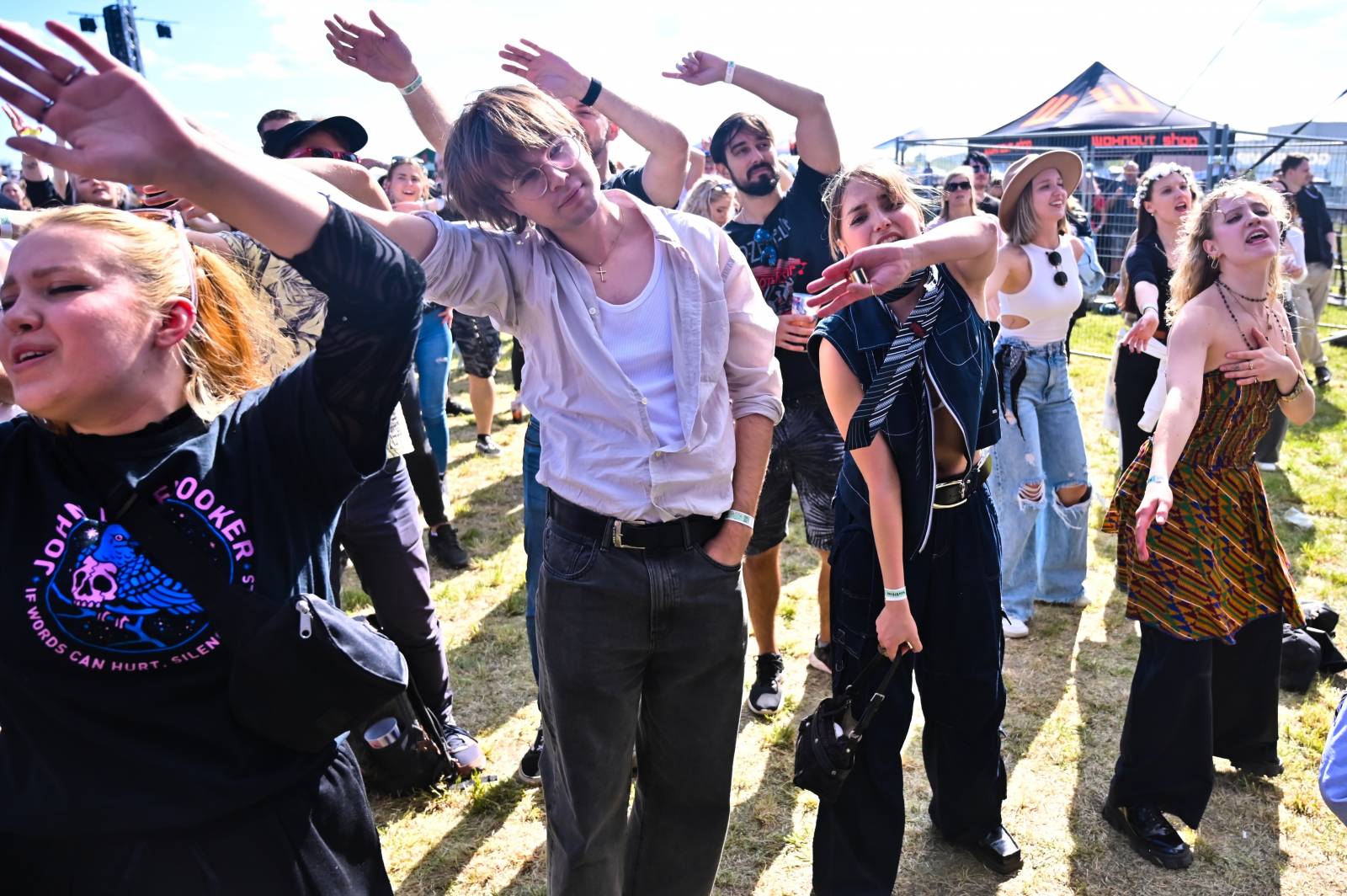 Pražský Majáles: Program uzavírali Chinaski, Mirai zpíval o dlouhých nohách šestnáctileté fanynky