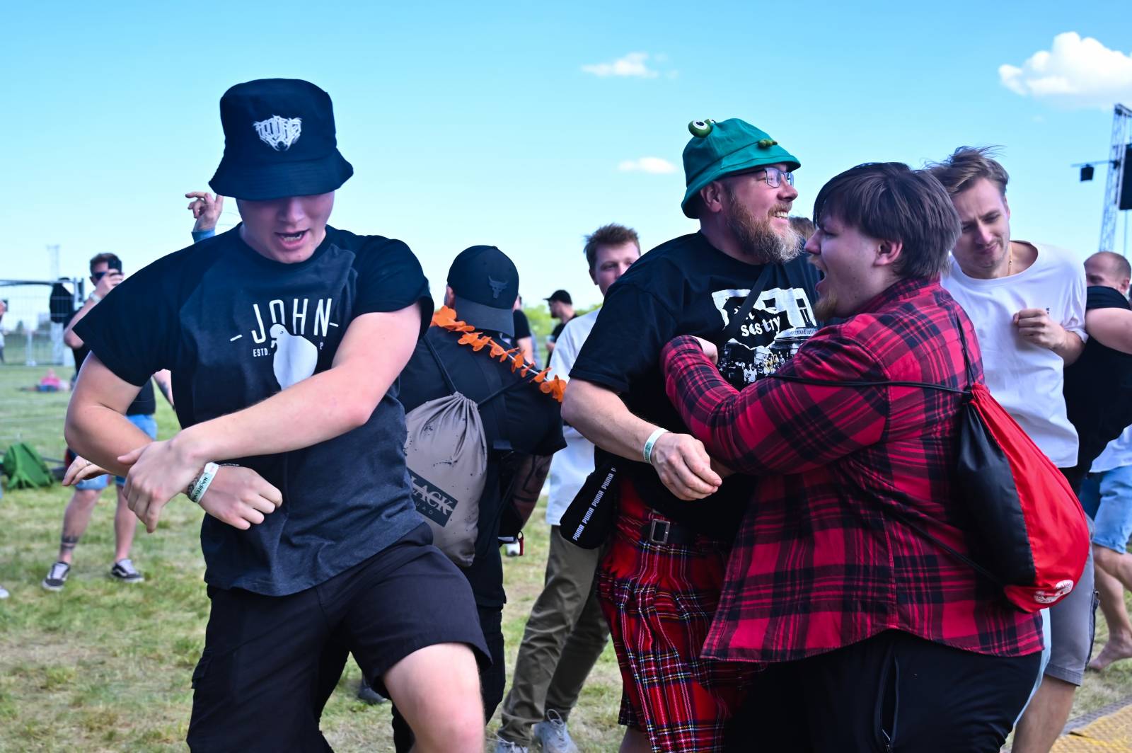 Pražský Majáles: Program uzavírali Chinaski, Mirai zpíval o dlouhých nohách šestnáctileté fanynky