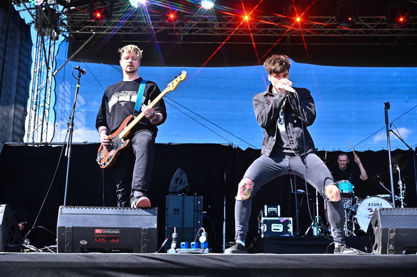 Pražský Majáles: Program uzavírali Chinaski, Mirai zpíval o dlouhých nohách šestnáctileté fanynky