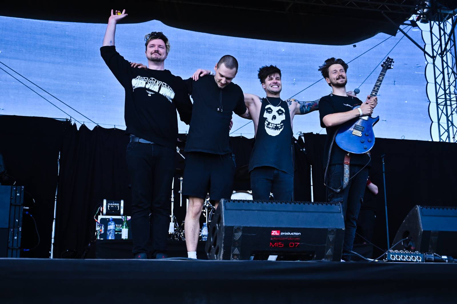 Pražský Majáles: Program uzavírali Chinaski, Mirai zpíval o dlouhých nohách šestnáctileté fanynky