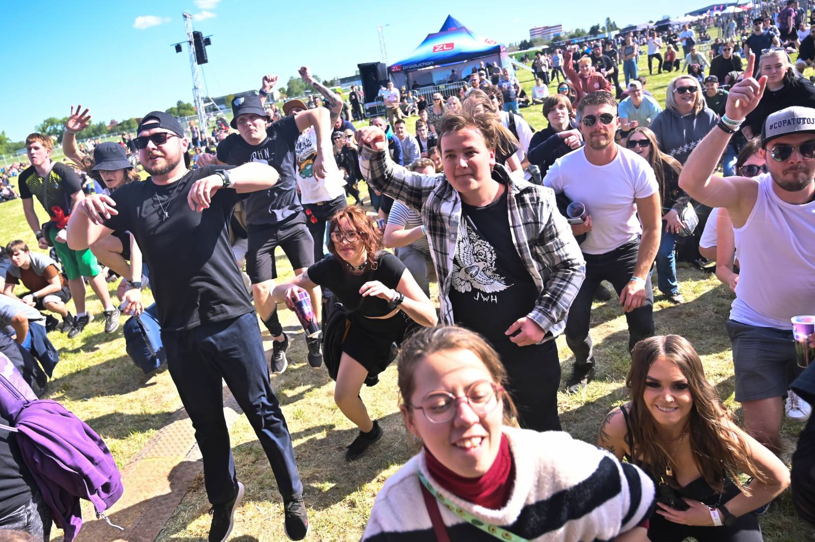Pražský Majáles: Program uzavírali Chinaski, Mirai zpíval o dlouhých nohách šestnáctileté fanynky