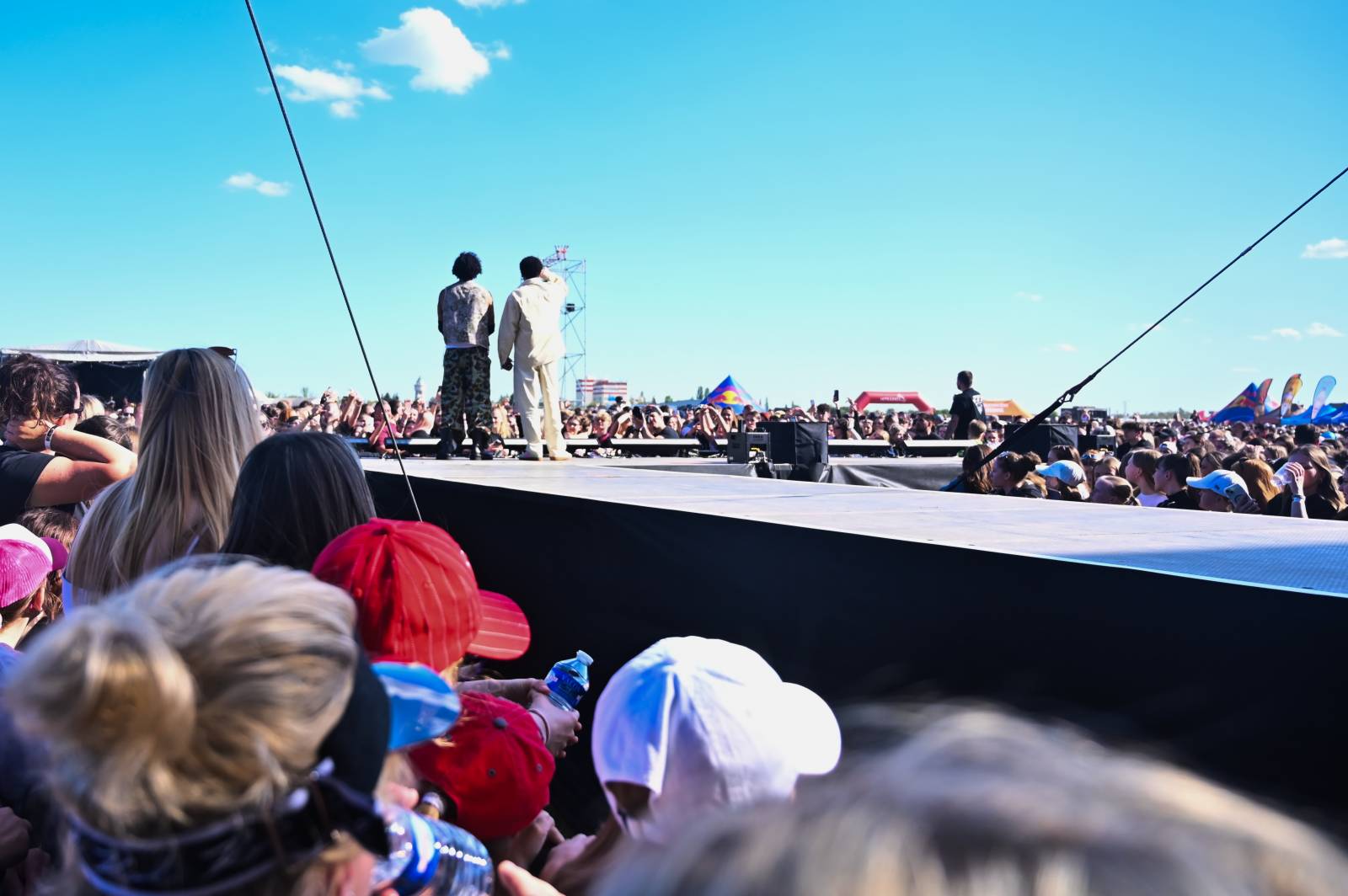 Pražský Majáles: Program uzavírali Chinaski, Mirai zpíval o dlouhých nohách šestnáctileté fanynky