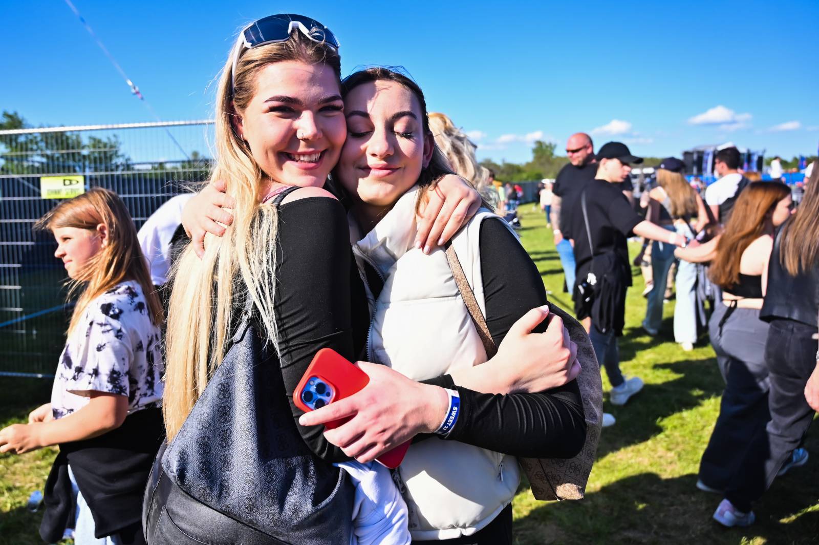 Pražský Majáles: Program uzavírali Chinaski, Mirai zpíval o dlouhých nohách šestnáctileté fanynky