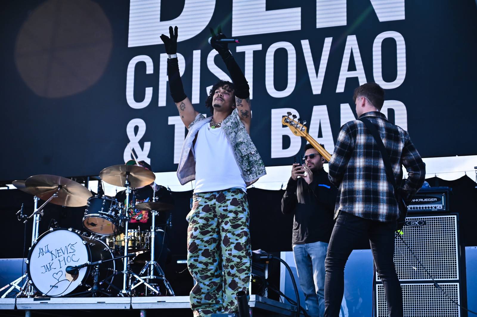 Pražský Majáles: Program uzavírali Chinaski, Mirai zpíval o dlouhých nohách šestnáctileté fanynky