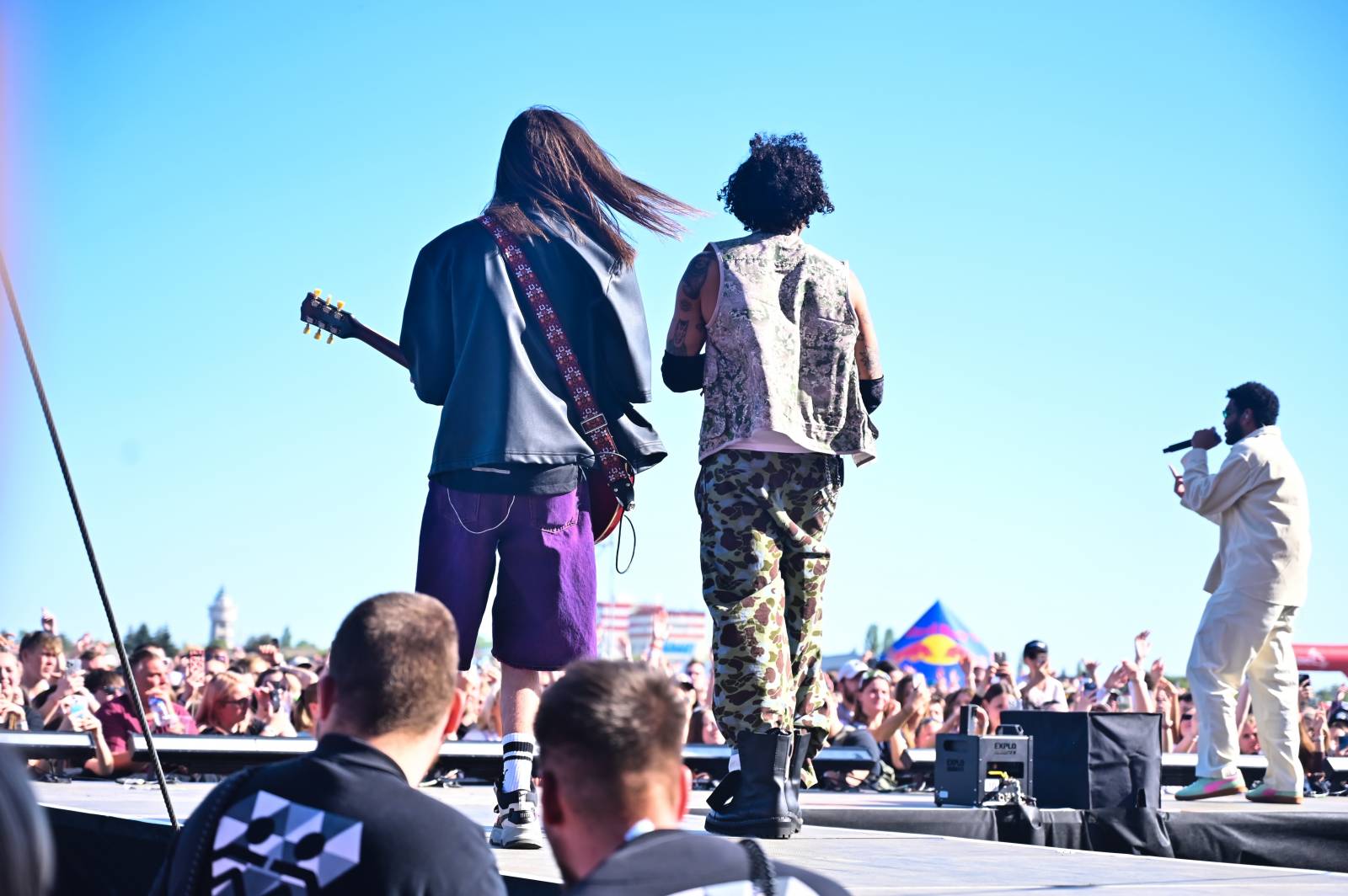 Pražský Majáles: Program uzavírali Chinaski, Mirai zpíval o dlouhých nohách šestnáctileté fanynky