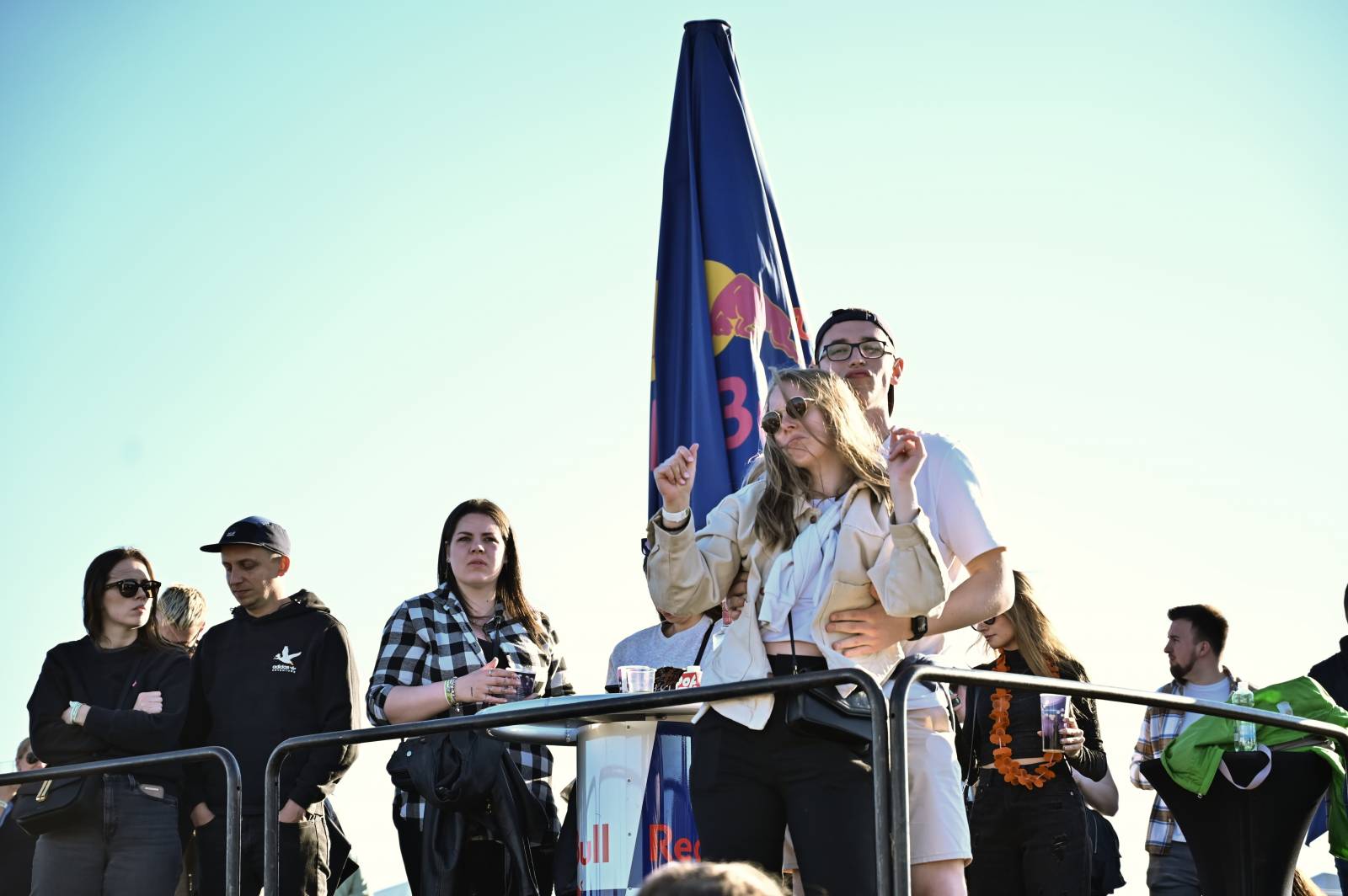 Pražský Majáles: Program uzavírali Chinaski, Mirai zpíval o dlouhých nohách šestnáctileté fanynky