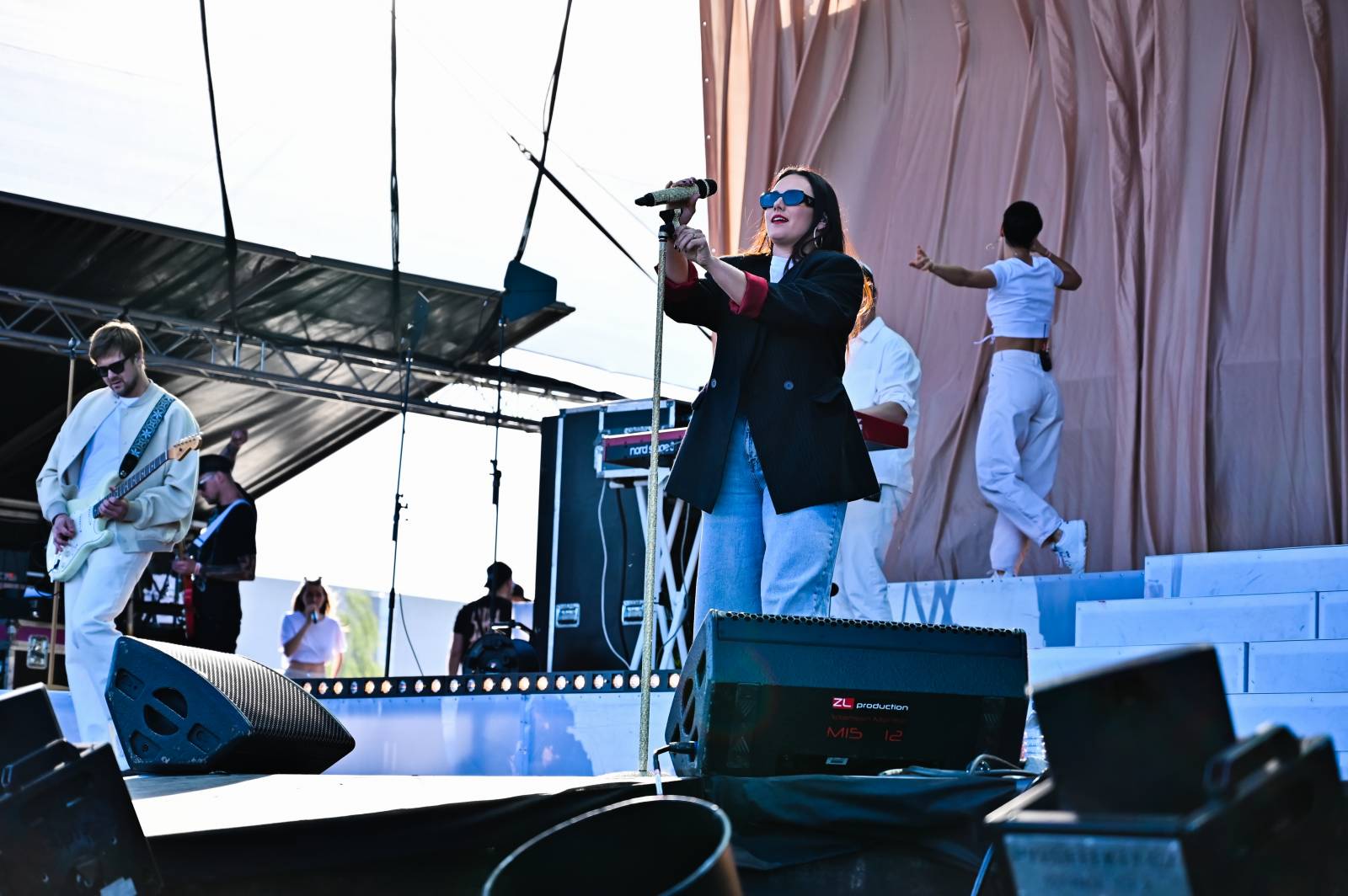 Pražský Majáles: Program uzavírali Chinaski, Mirai zpíval o dlouhých nohách šestnáctileté fanynky