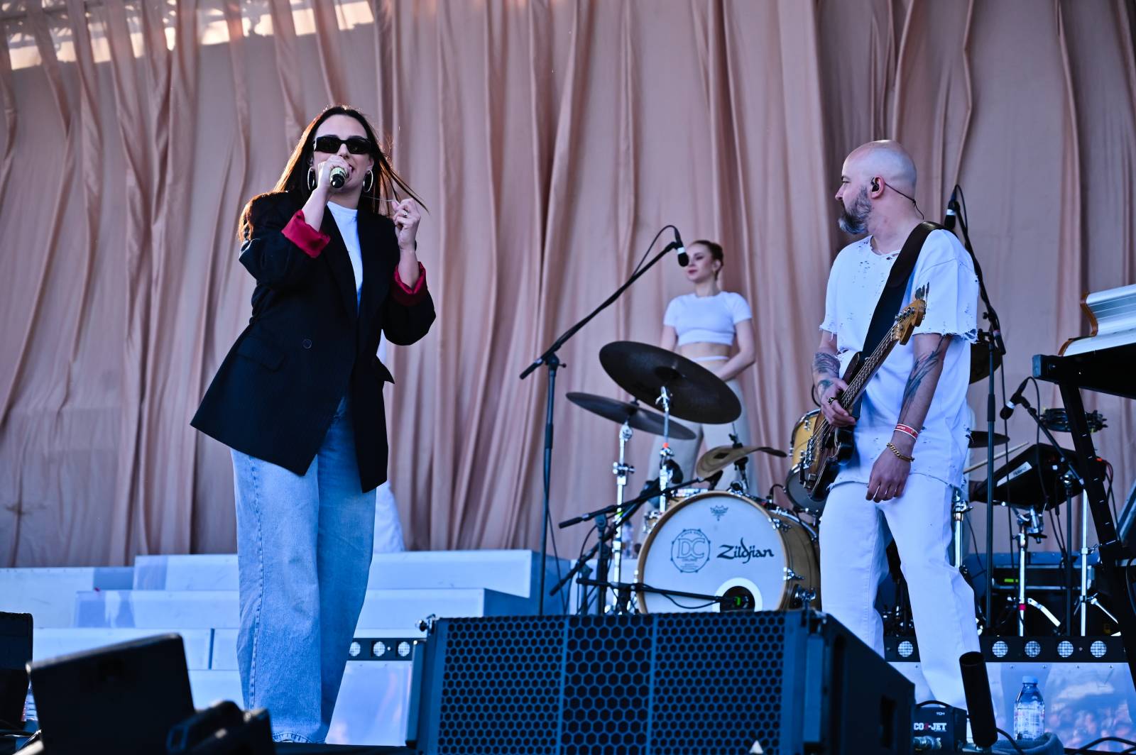 Pražský Majáles: Program uzavírali Chinaski, Mirai zpíval o dlouhých nohách šestnáctileté fanynky