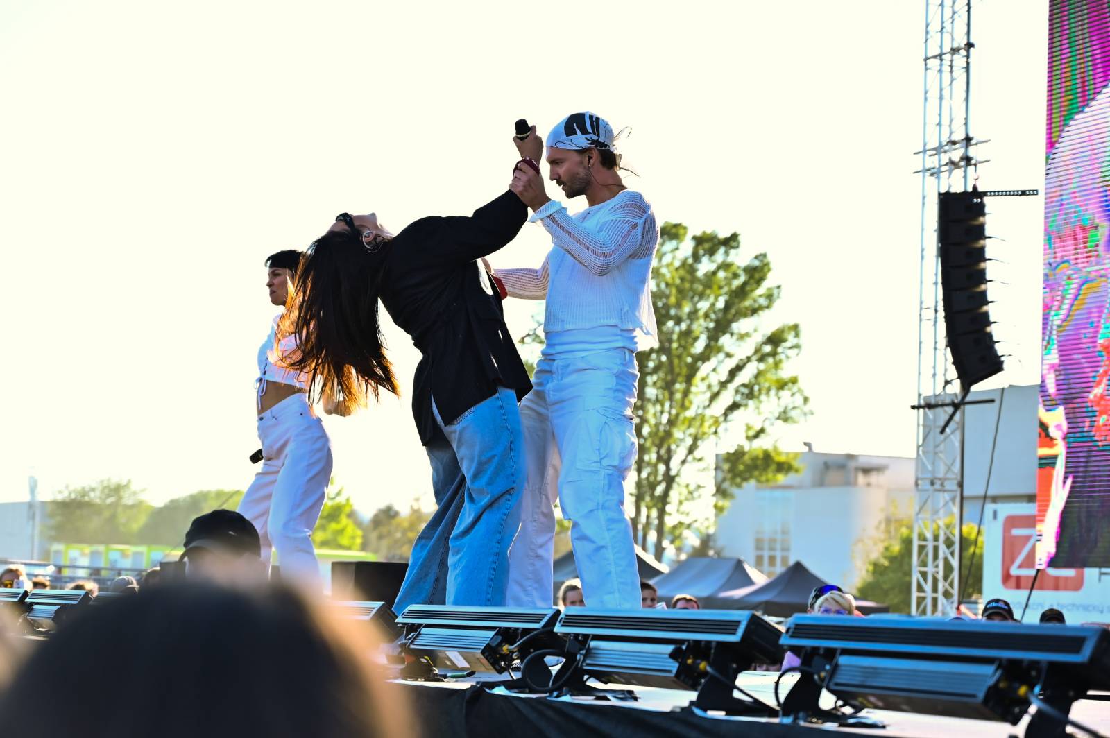 Pražský Majáles: Program uzavírali Chinaski, Mirai zpíval o dlouhých nohách šestnáctileté fanynky