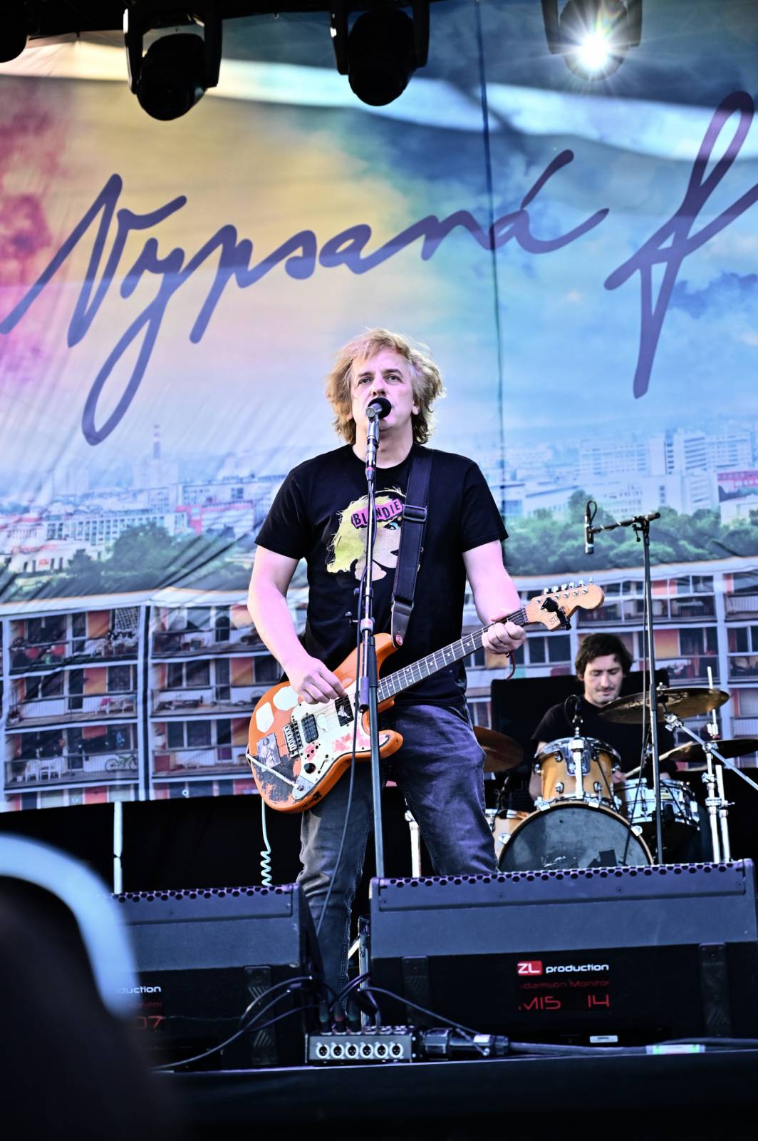 Pražský Majáles: Program uzavírali Chinaski, Mirai zpíval o dlouhých nohách šestnáctileté fanynky