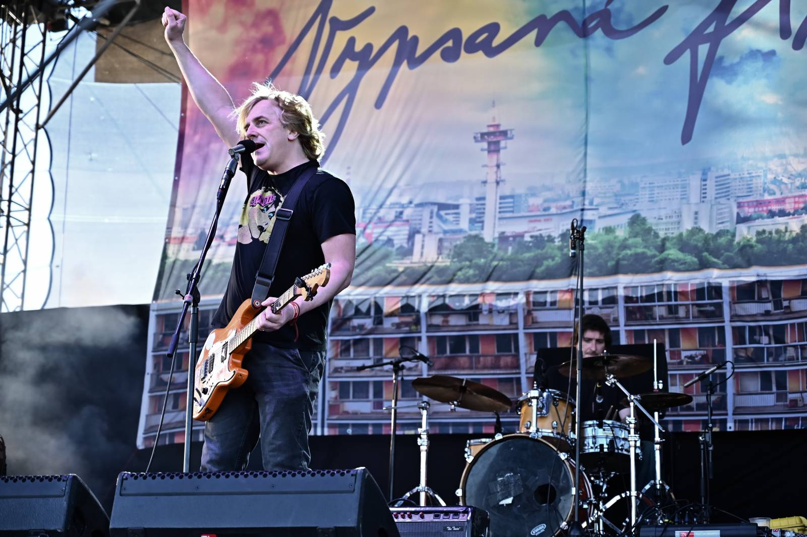 Pražský Majáles: Program uzavírali Chinaski, Mirai zpíval o dlouhých nohách šestnáctileté fanynky