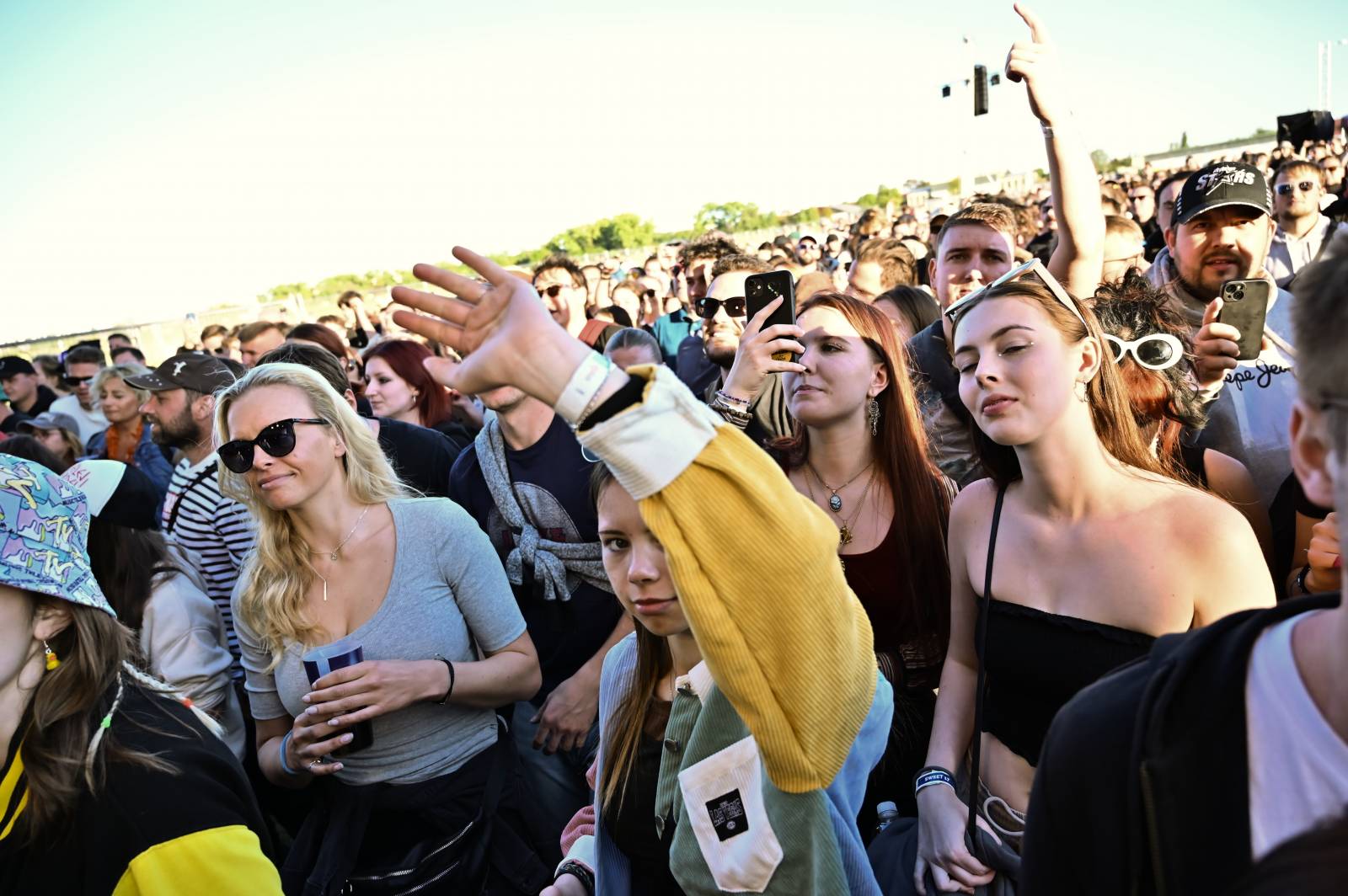 Pražský Majáles: Program uzavírali Chinaski, Mirai zpíval o dlouhých nohách šestnáctileté fanynky