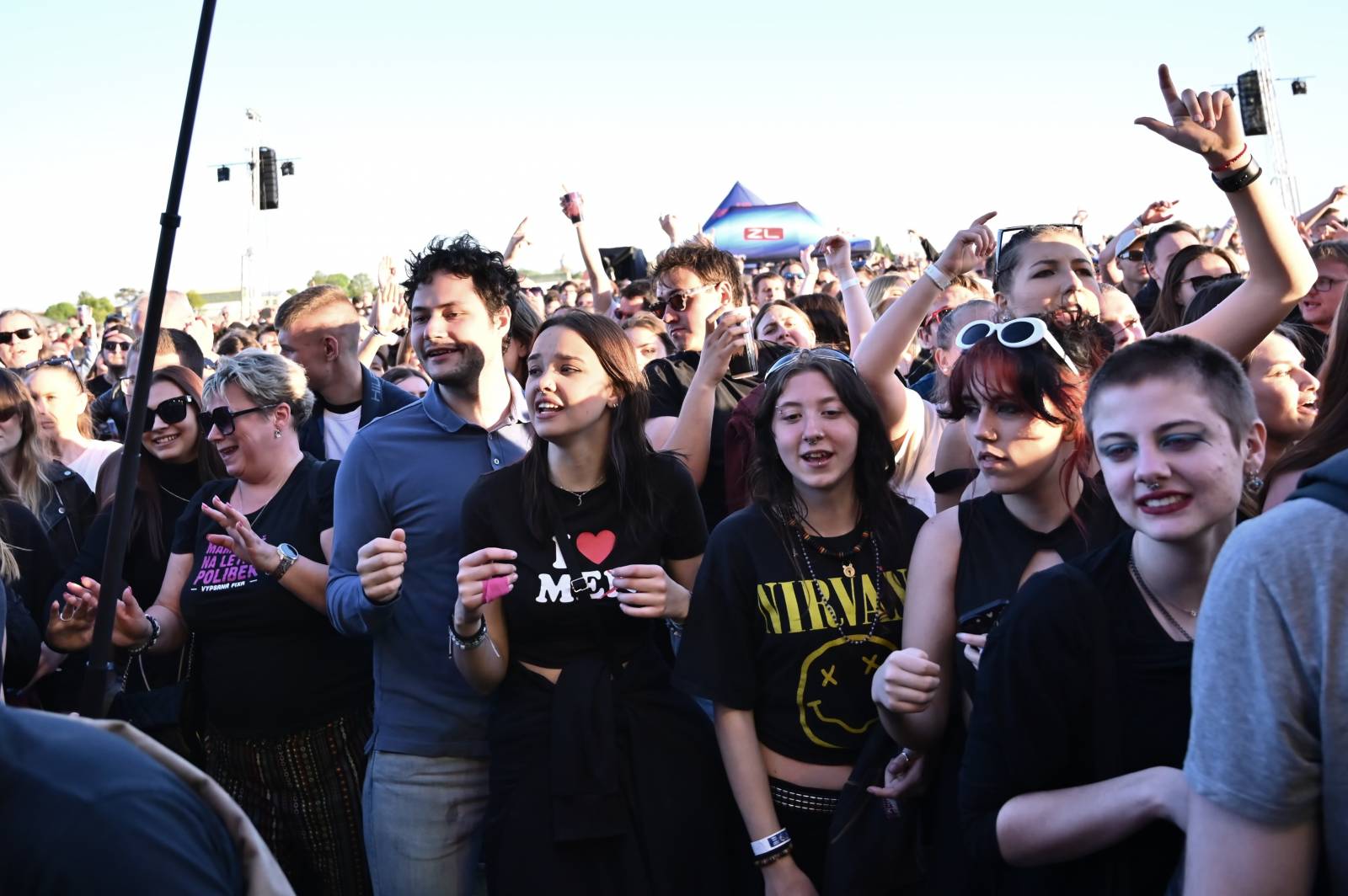 Pražský Majáles: Program uzavírali Chinaski, Mirai zpíval o dlouhých nohách šestnáctileté fanynky